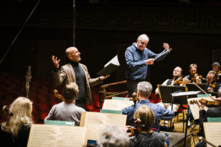 Mark Levengood och Kungliga Filharmoniska Orkestern under ledning av Mats Rondin. 2